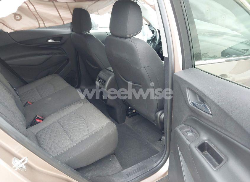 Photo 8 of 2018 Chevrolet Equinox LT (VIN 2GNAXSEV2J6165662)