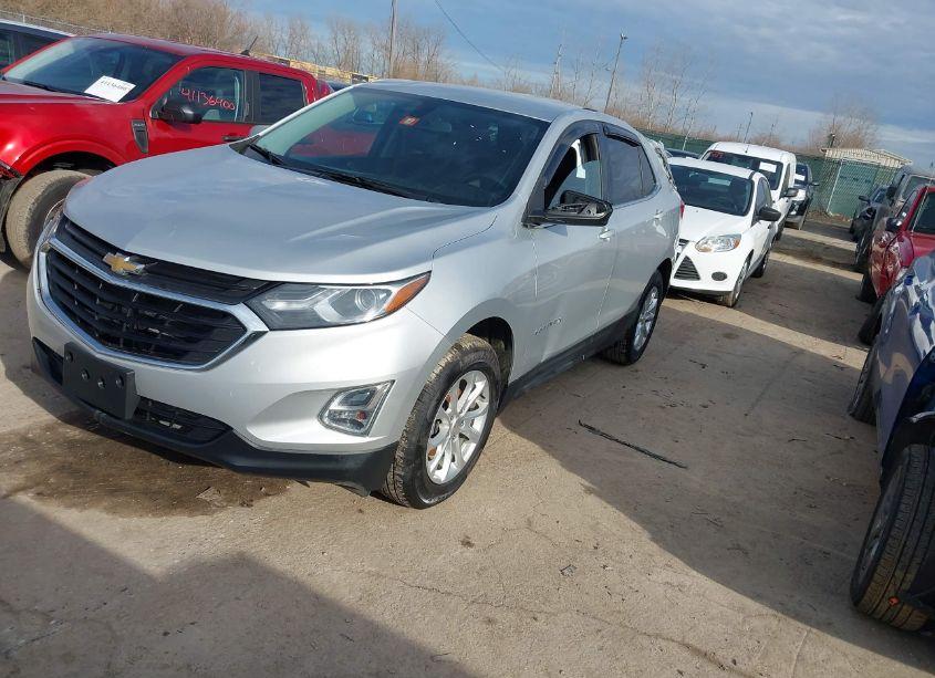 Photo 2 of 2018 Chevrolet Equinox LT (VIN 2GNAXSEV2J6183661)