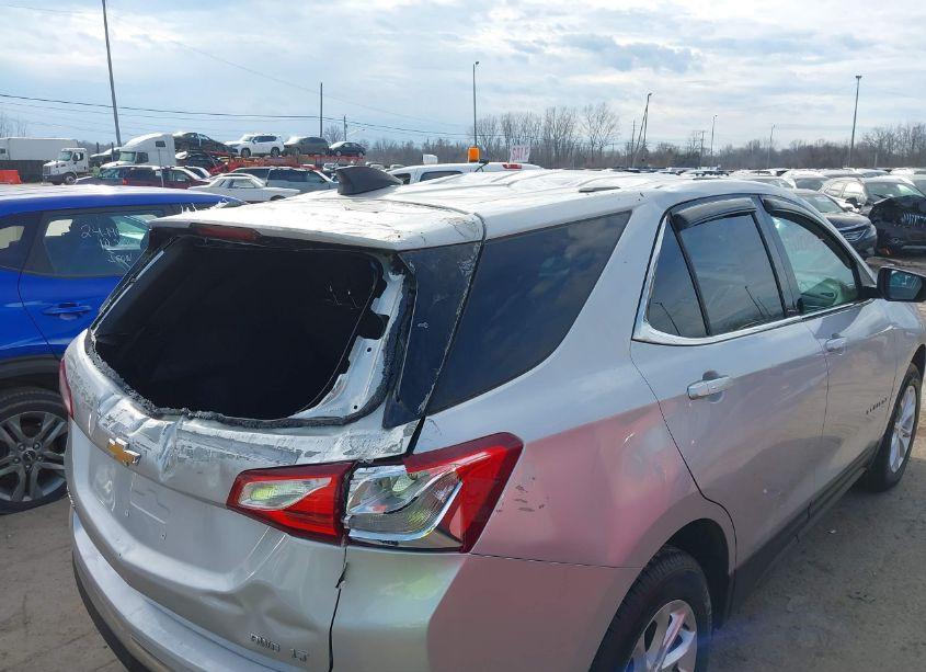 Photo 6 of 2018 Chevrolet Equinox LT (VIN 2GNAXSEV2J6183661)