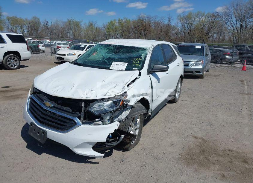 Photo 2 of 2020 Chevrolet Equinox AWD LS (VIN 2GNAXSEV2L6104668)