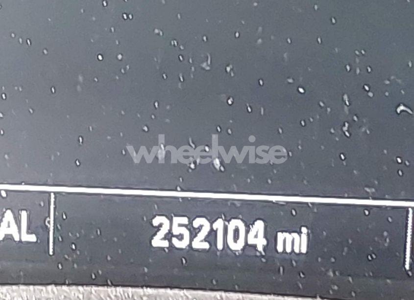 Photo 15 of 2018 Chevrolet Equinox LT (VIN 2GNAXSEV3J6157859)