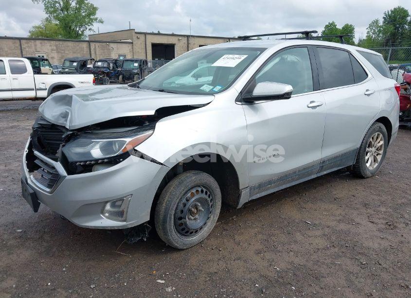 Photo 2 of 2018 Chevrolet Equinox LT (VIN 2GNAXSEV3J6157859)