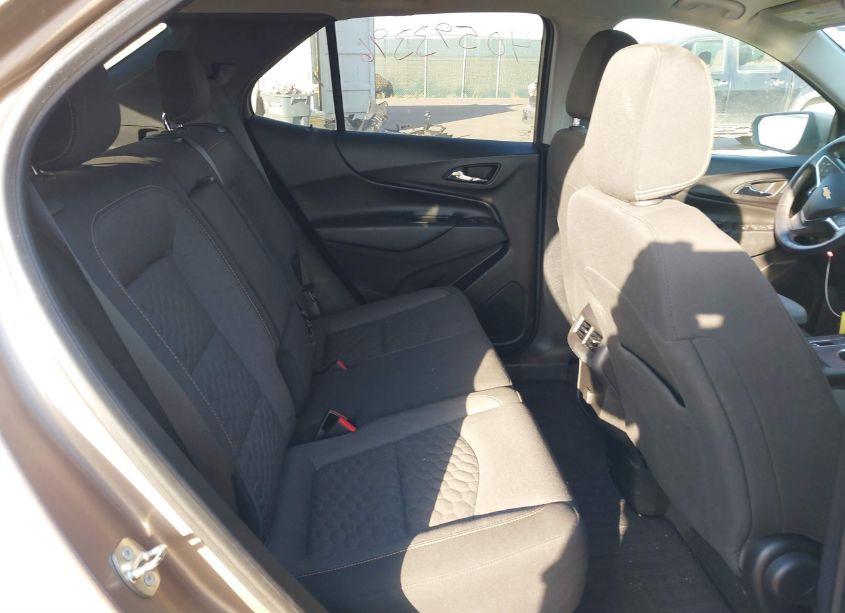 Photo 8 of 2018 Chevrolet Equinox LT (VIN 2GNAXSEV3J6228381)