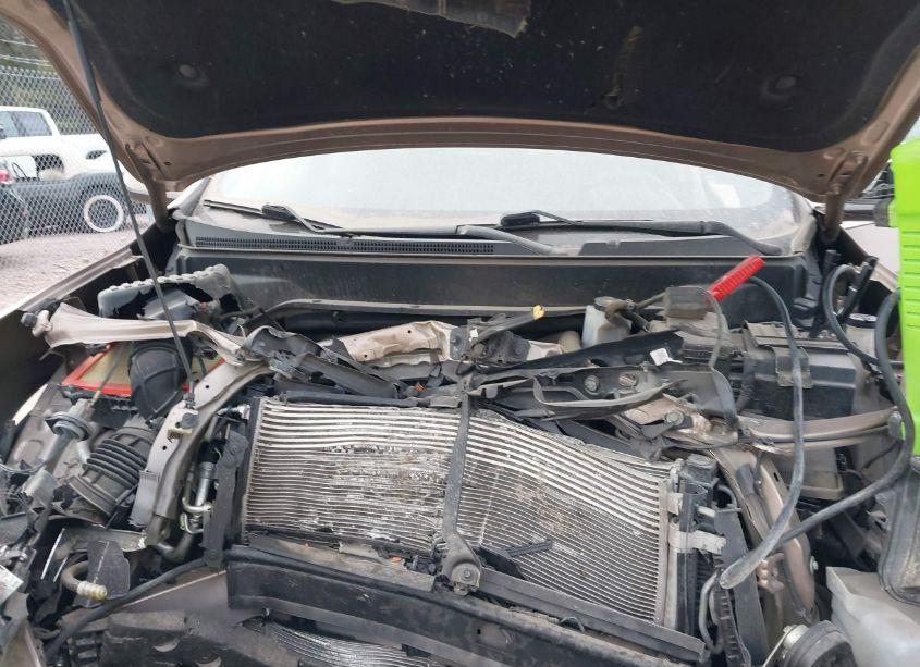 Photo 10 of 2018 Chevrolet Equinox LT (VIN 2GNAXSEV3J6256875)