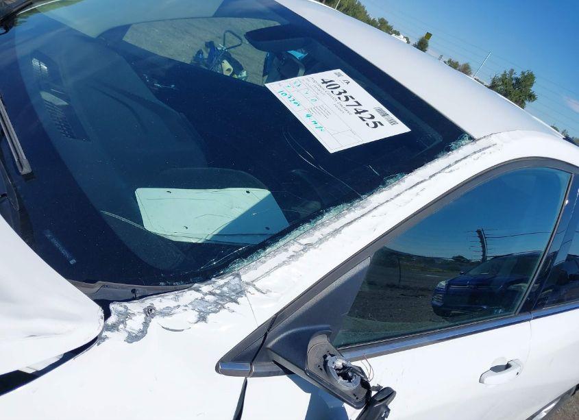 Photo 20 of 2018 Chevrolet Equinox LT (VIN 2GNAXSEV3J6281047)