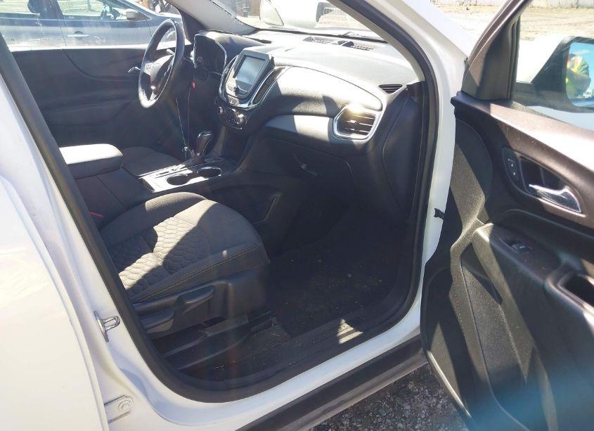 Photo 5 of 2018 Chevrolet Equinox LT (VIN 2GNAXSEV3J6281047)