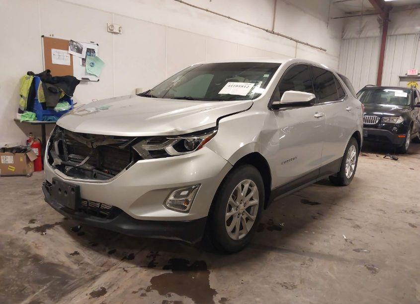 Photo 2 of 2018 Chevrolet Equinox LT (VIN 2GNAXSEV3J6309235)