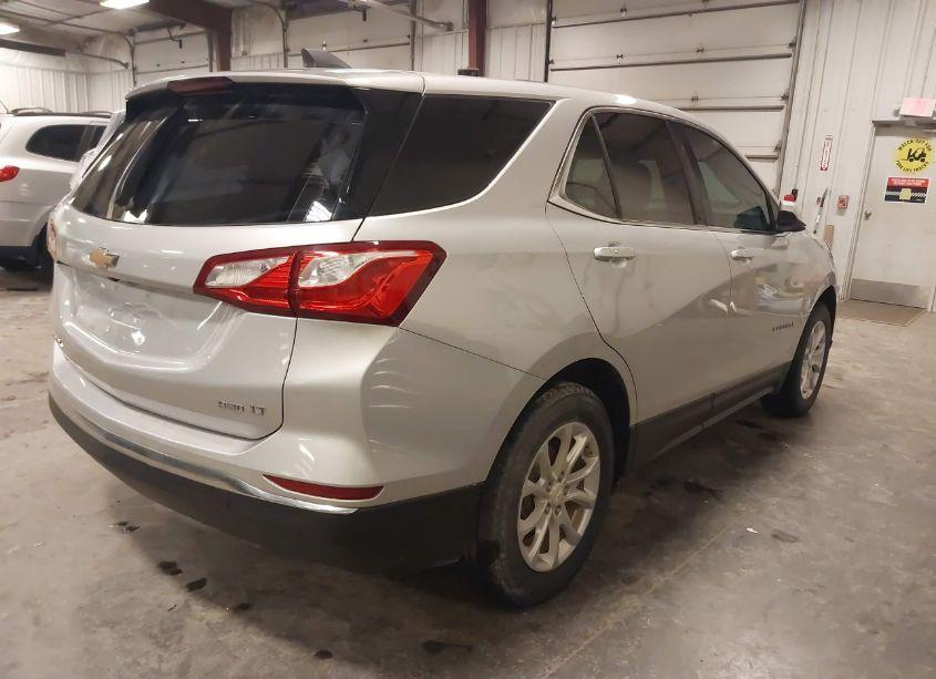 Photo 4 of 2018 Chevrolet Equinox LT (VIN 2GNAXSEV3J6309235)