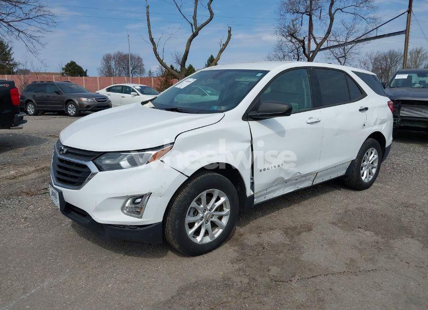 Photo 2 of 2019 Chevrolet Equinox LS (VIN 2GNAXSEV3K6215731)