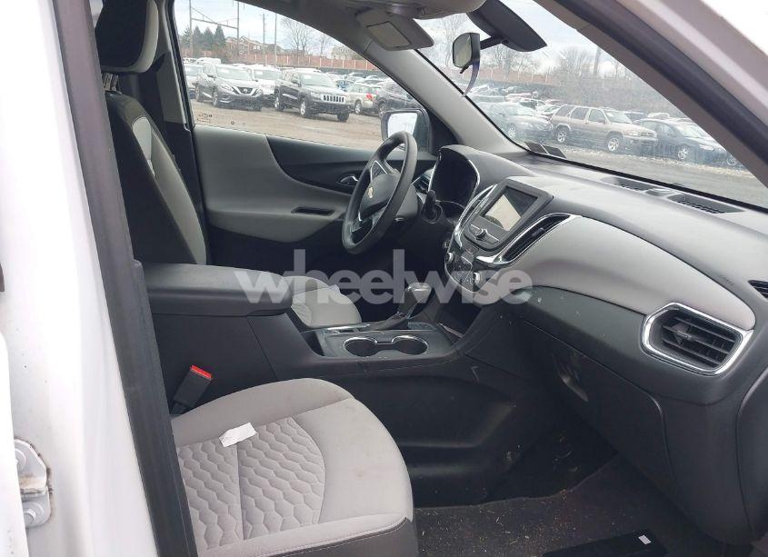 Photo 5 of 2019 Chevrolet Equinox LS (VIN 2GNAXSEV3K6215731)