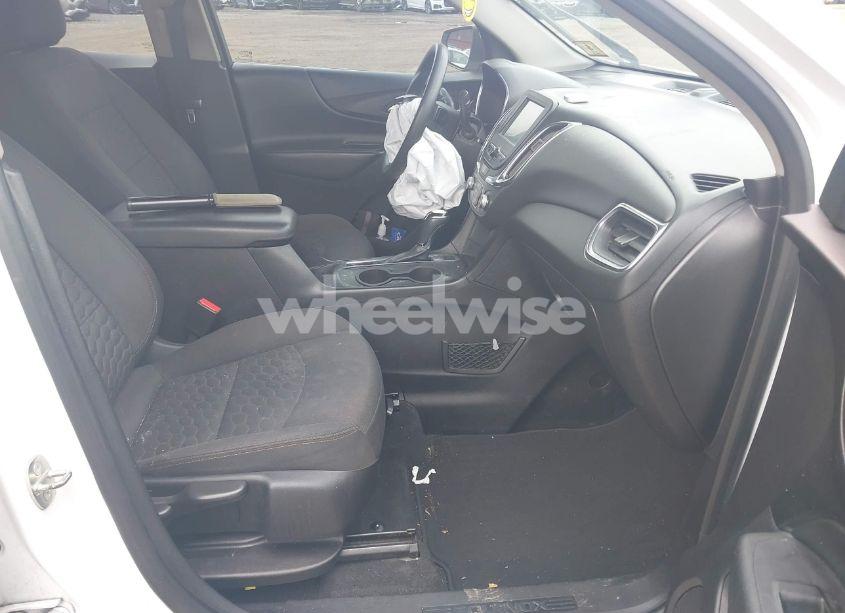 Photo 5 of 2018 Chevrolet Equinox LT (VIN 2GNAXSEV4J6203733)