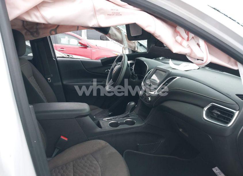 Photo 5 of 2018 Chevrolet Equinox LT (VIN 2GNAXSEV4J6225893)