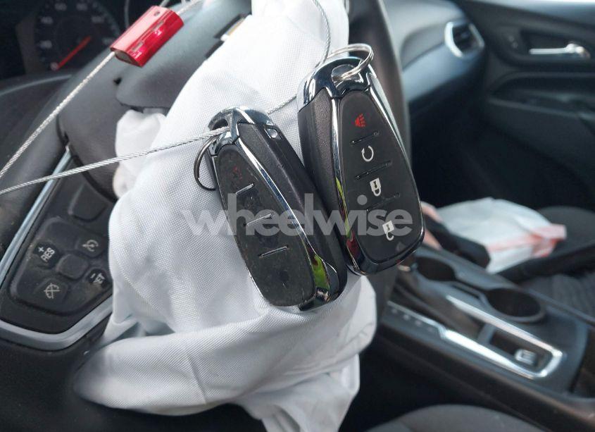 Photo 11 of 2018 Chevrolet Equinox LT (VIN 2GNAXSEV4J6246923)