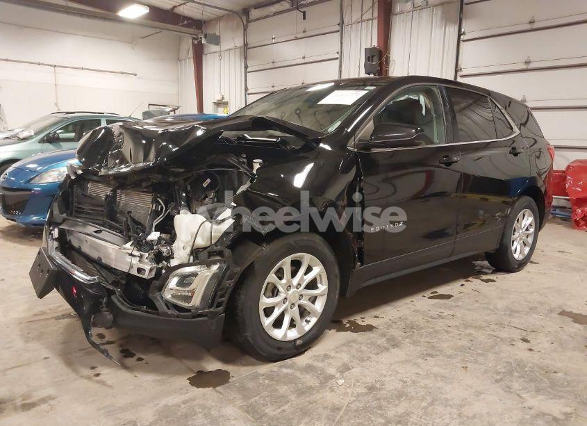 Photo 2 of 2018 Chevrolet Equinox LT (VIN 2GNAXSEV4J6246923)