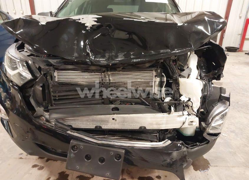 Photo 6 of 2018 Chevrolet Equinox LT (VIN 2GNAXSEV4J6246923)