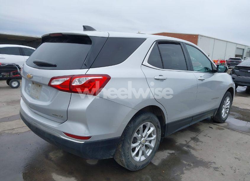Photo 4 of 2018 Chevrolet Equinox LT (VIN 2GNAXSEV4J6281378)
