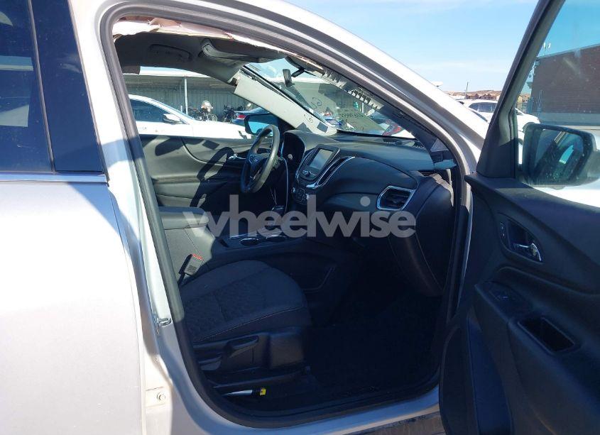 Photo 5 of 2018 Chevrolet Equinox LT (VIN 2GNAXSEV4J6281378)