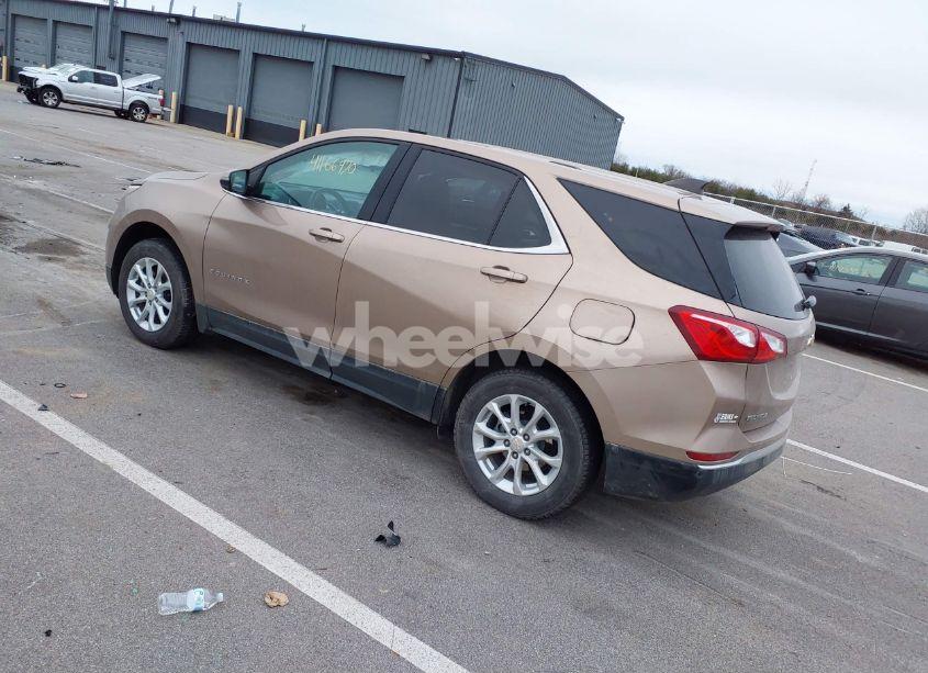 Photo 3 of 2018 Chevrolet Equinox LT (VIN 2GNAXSEV4J6315495)