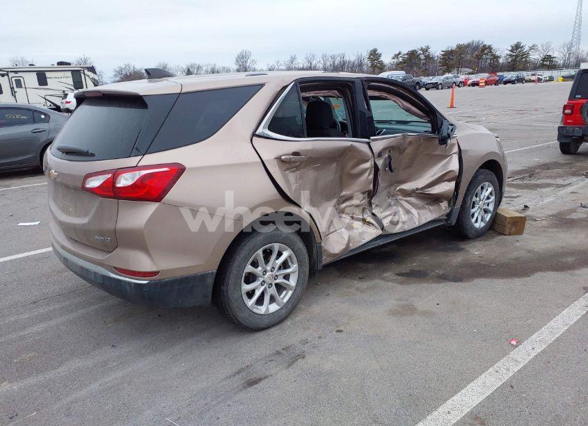 Photo 4 of 2018 Chevrolet Equinox LT (VIN 2GNAXSEV4J6315495)