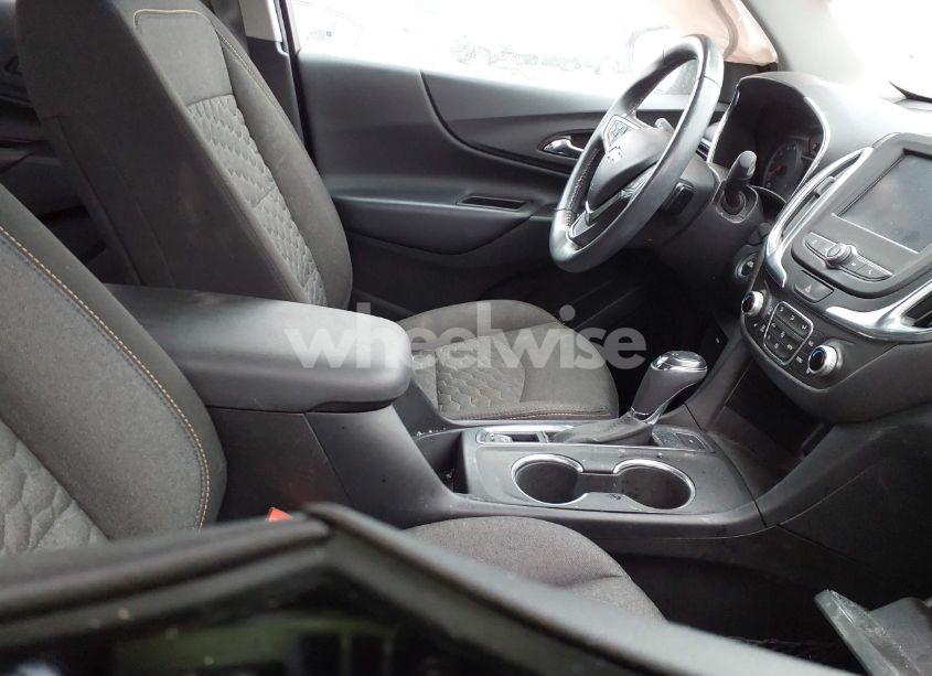 Photo 5 of 2018 Chevrolet Equinox LT (VIN 2GNAXSEV4J6315495)