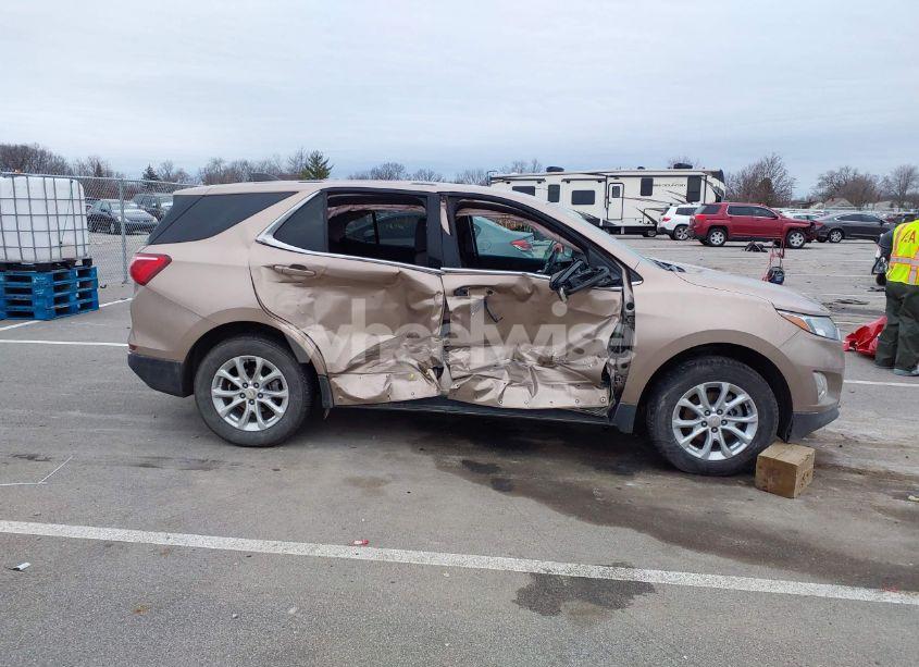 Photo 6 of 2018 Chevrolet Equinox LT (VIN 2GNAXSEV4J6315495)