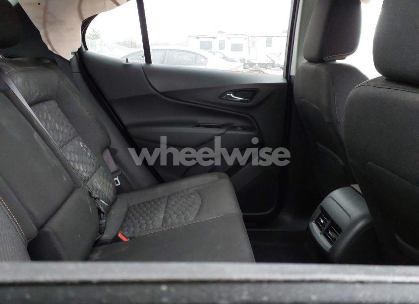 Photo 8 of 2018 Chevrolet Equinox LT (VIN 2GNAXSEV4J6315495)