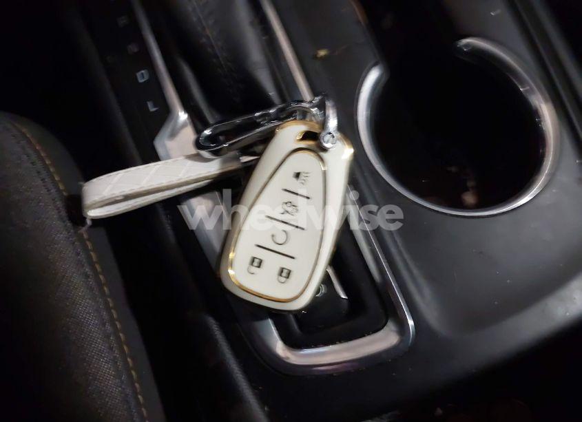 Photo 11 of 2018 Chevrolet Equinox LT (VIN 2GNAXSEV4J6320583)