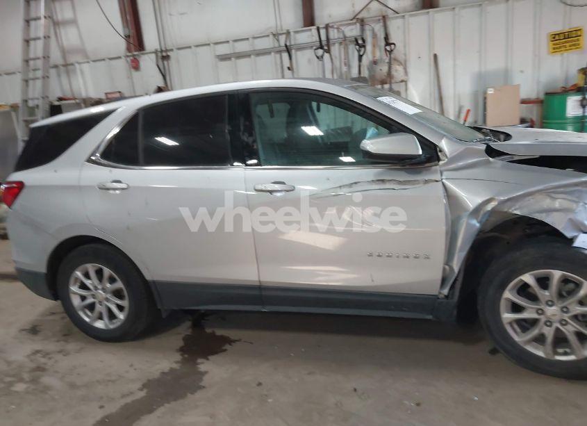 Photo 13 of 2018 Chevrolet Equinox LT (VIN 2GNAXSEV4J6320583)
