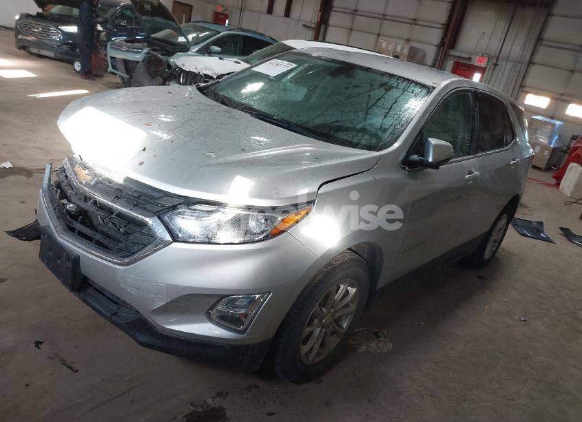 Photo 2 of 2018 Chevrolet Equinox LT (VIN 2GNAXSEV4J6320583)
