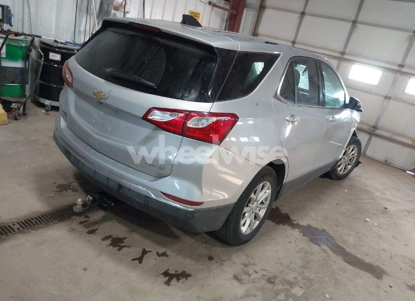 Photo 4 of 2018 Chevrolet Equinox LT (VIN 2GNAXSEV4J6320583)