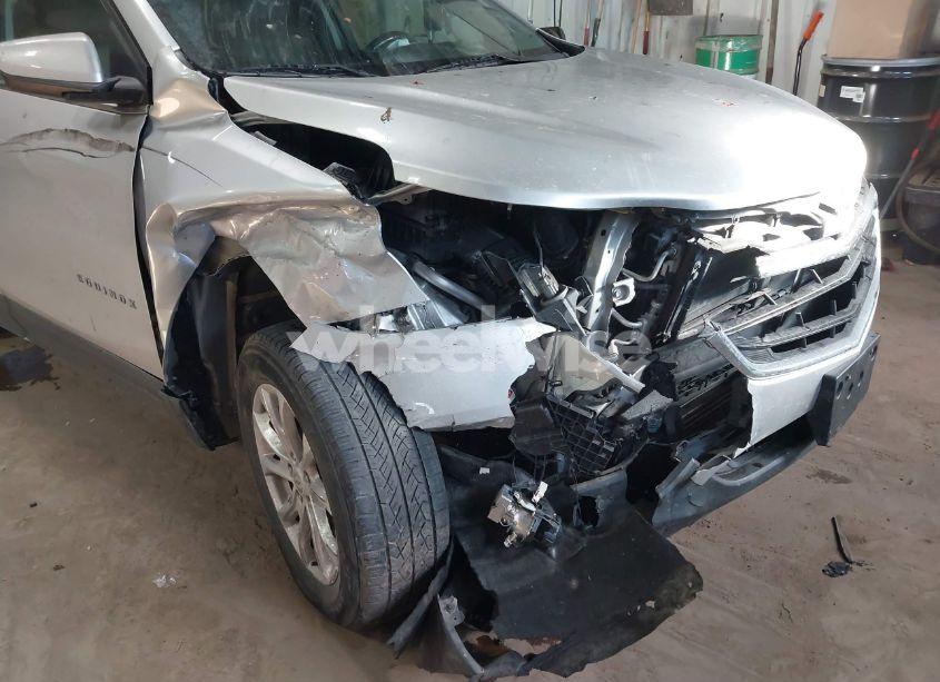 Photo 6 of 2018 Chevrolet Equinox LT (VIN 2GNAXSEV4J6320583)