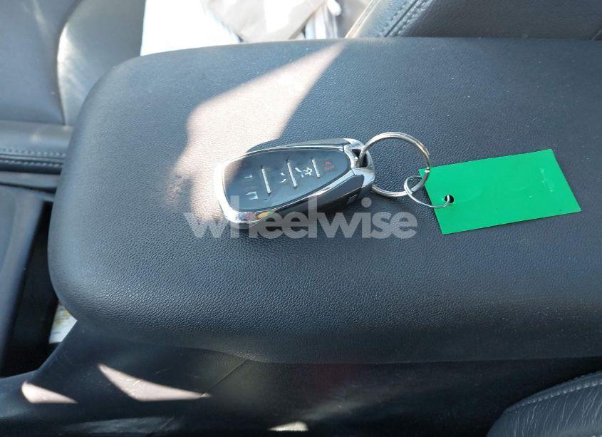 Photo 11 of 2018 Chevrolet Equinox LT (VIN 2GNAXSEV4J6330420)