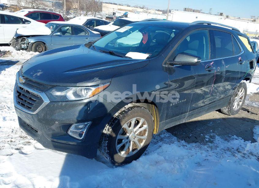 Photo 2 of 2018 Chevrolet Equinox LT (VIN 2GNAXSEV4J6330420)