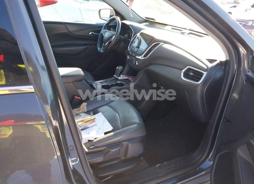 Photo 5 of 2018 Chevrolet Equinox LT (VIN 2GNAXSEV4J6330420)