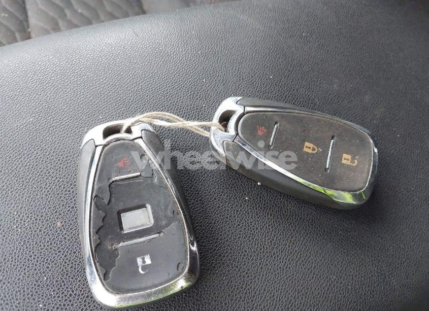 Photo 11 of 2018 Chevrolet Equinox LT (VIN 2GNAXSEV4J6334998)