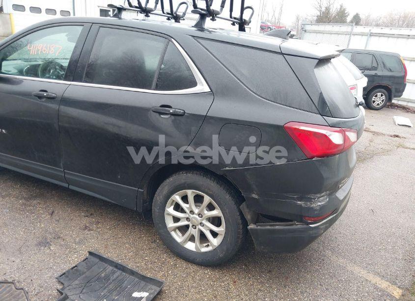 Photo 3 of 2018 Chevrolet Equinox LT (VIN 2GNAXSEV4J6334998)