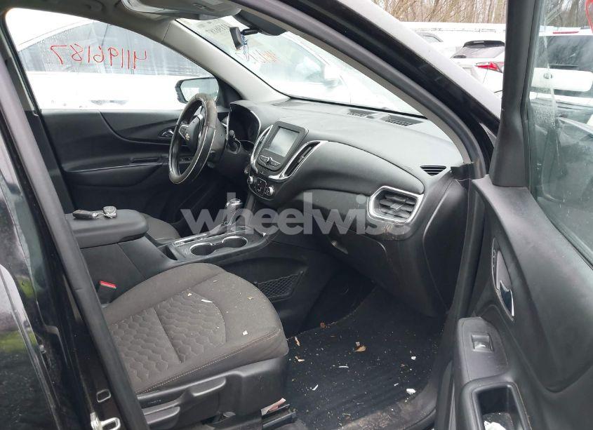 Photo 5 of 2018 Chevrolet Equinox LT (VIN 2GNAXSEV4J6334998)