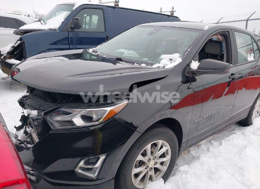 Photo 2 of 2021 Chevrolet Equinox LS (VIN 2GNAXSEV4M6132005)