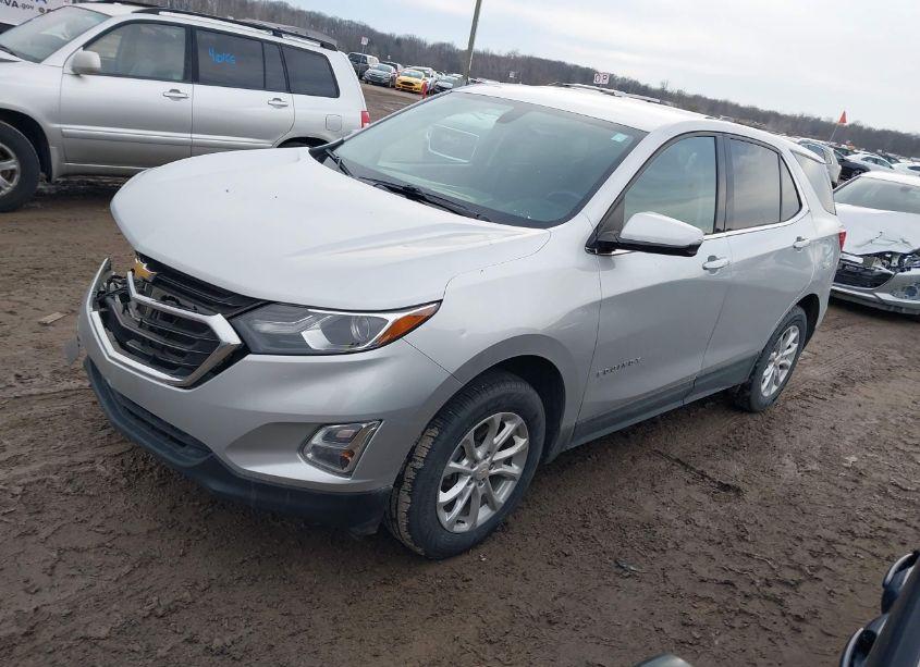 Photo 2 of 2018 Chevrolet Equinox LT (VIN 2GNAXSEV5J6190426)