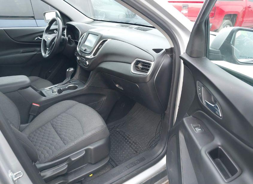 Photo 5 of 2018 Chevrolet Equinox LT (VIN 2GNAXSEV5J6190426)