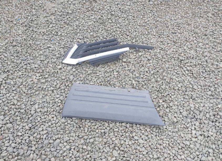 Photo 12 of 2018 Chevrolet Equinox LT (VIN 2GNAXSEV5J6211887)