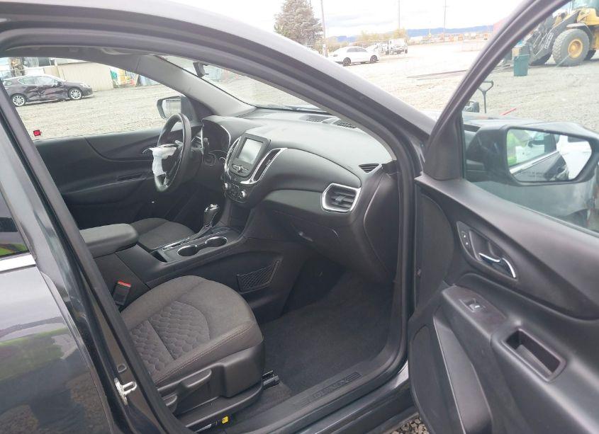 Photo 5 of 2018 Chevrolet Equinox LT (VIN 2GNAXSEV5J6211887)