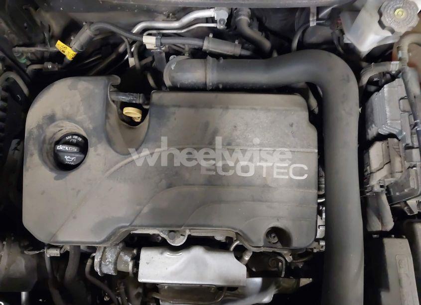 Photo 10 of 2018 Chevrolet Equinox LT (VIN 2GNAXSEV5J6256909)