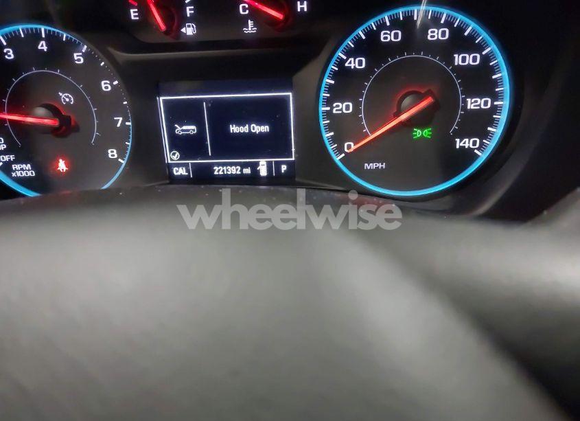 Photo 16 of 2018 Chevrolet Equinox LT (VIN 2GNAXSEV5J6256909)