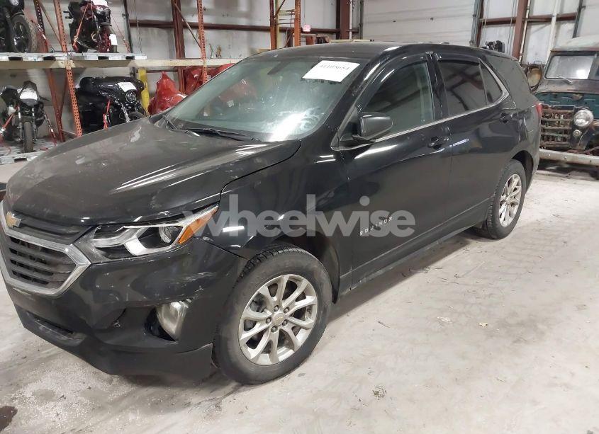 Photo 2 of 2018 Chevrolet Equinox LT (VIN 2GNAXSEV5J6256909)
