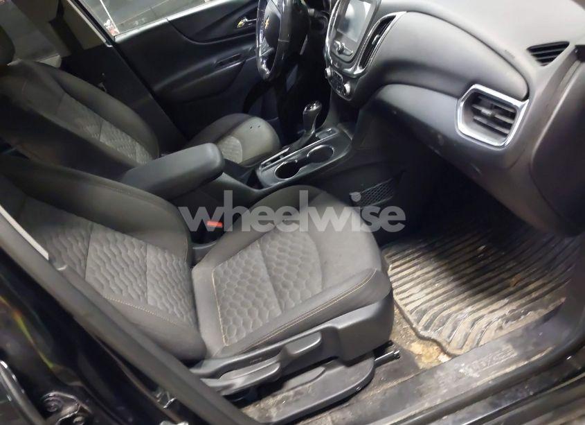 Photo 5 of 2018 Chevrolet Equinox LT (VIN 2GNAXSEV5J6256909)