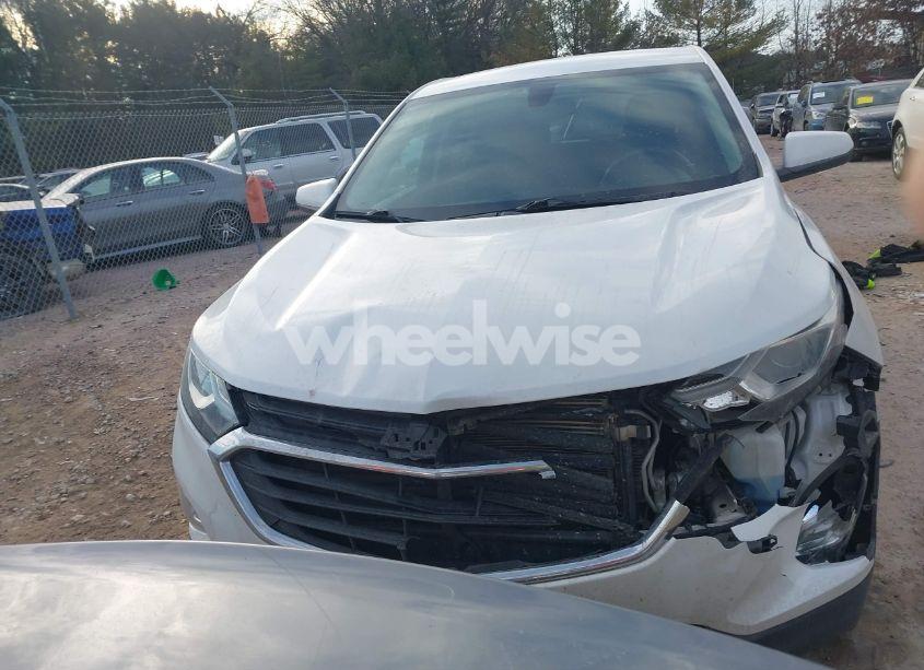 Photo 12 of 2018 Chevrolet Equinox LT (VIN 2GNAXSEV5J6261530)