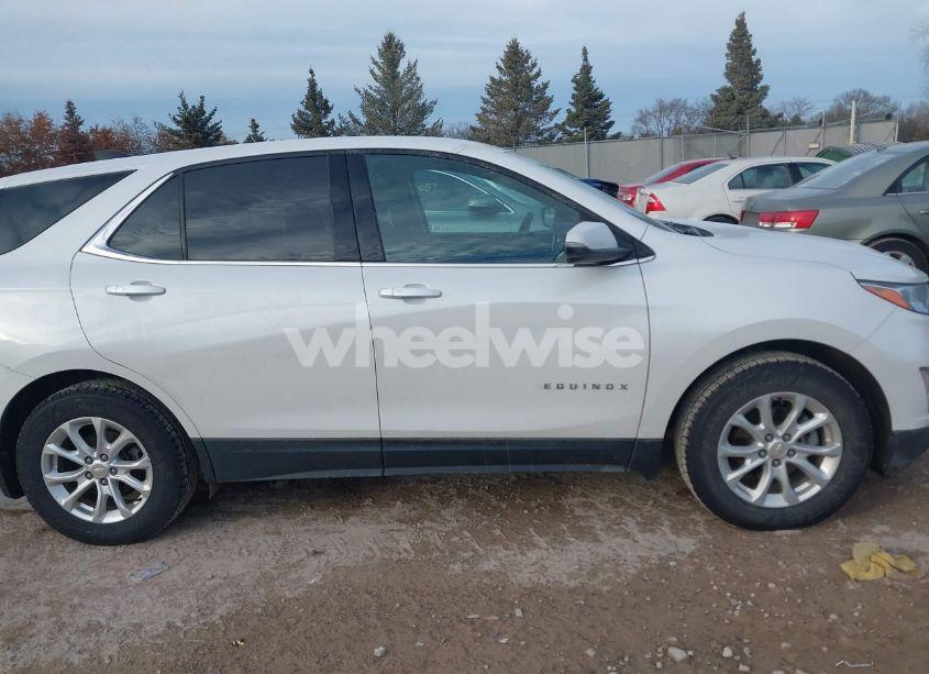 Photo 13 of 2018 Chevrolet Equinox LT (VIN 2GNAXSEV5J6261530)