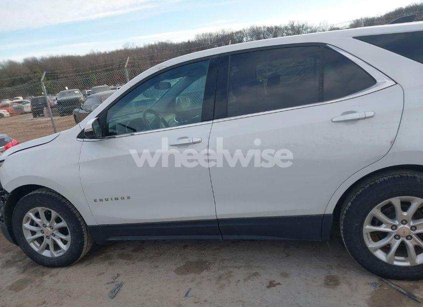 Photo 14 of 2018 Chevrolet Equinox LT (VIN 2GNAXSEV5J6261530)