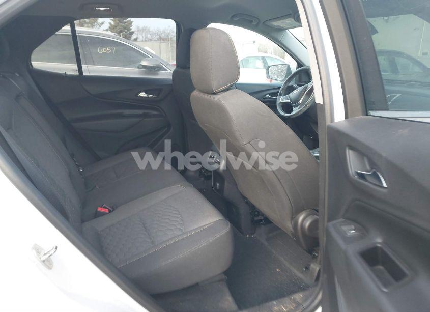 Photo 8 of 2018 Chevrolet Equinox LT (VIN 2GNAXSEV5J6261530)